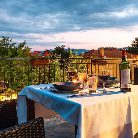 Hills Holiday park Garmen