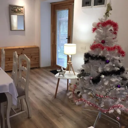 Hills Holiday park Garmen