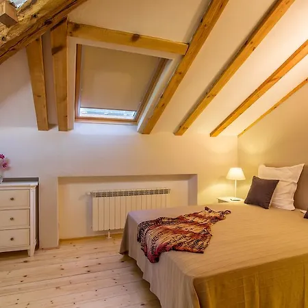 Hills Holiday park 3*