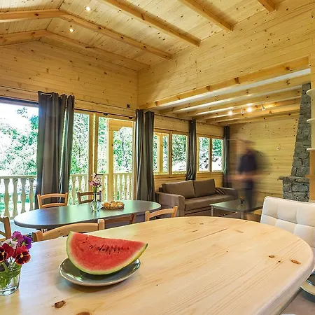 Hills Holiday park 3*